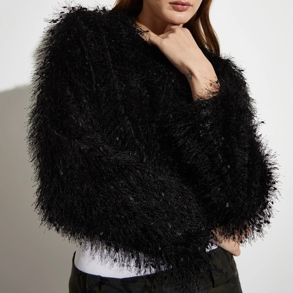 Brand New- Saint Art Feather Set🖤✨ - Picture 10 of 16